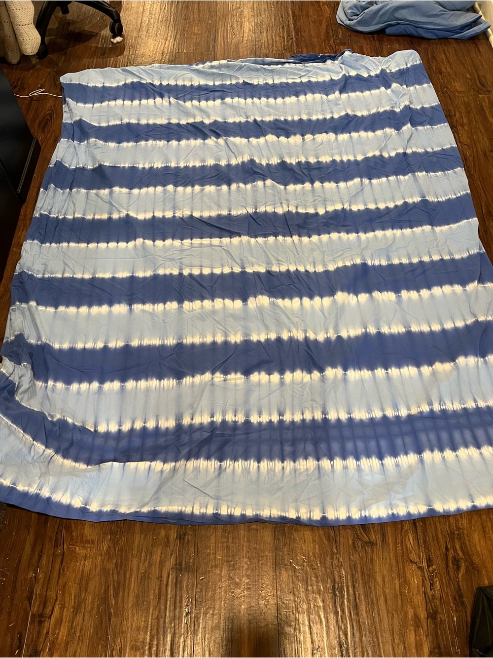 Pottery Barn Kids Tie Dye Blue and White Striped Twin Duvet Cover - Picture 4 of 11